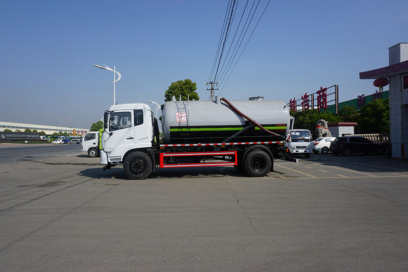 中潔牌XZL5186GXW6型東風(fēng)吸污車