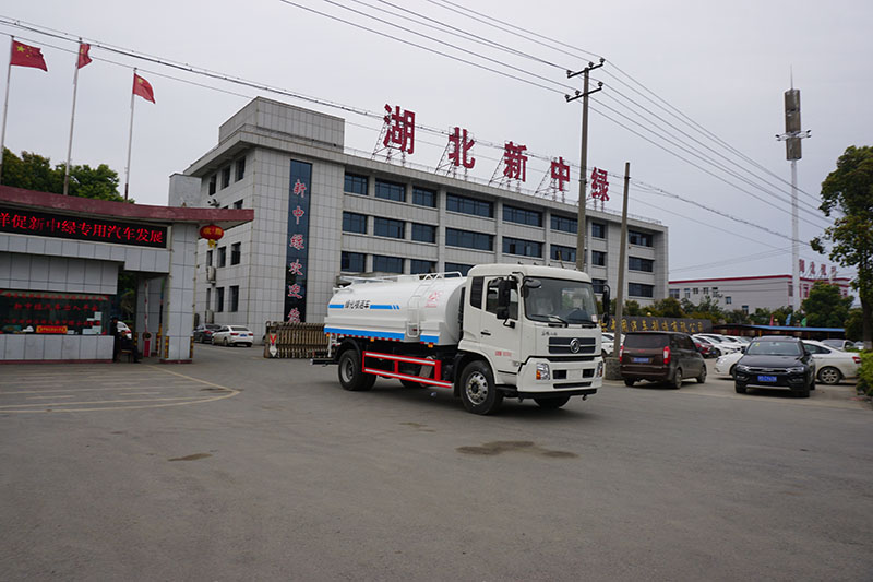 中潔牌XZL5182GSS6型東風(fēng)天錦灑水車