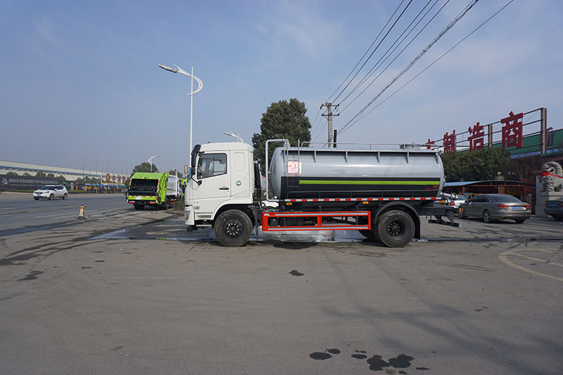 中潔牌XZL5183GXW6型東風(fēng)吸污車(chē)